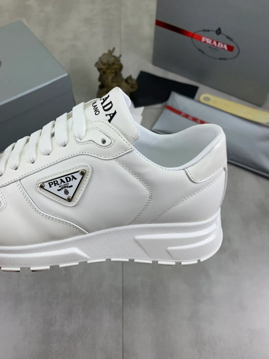Men's shoes 💰P540 new (higher version) new PRADA (Prada) classic models are on the market at the same time, new men's shoes, 😘fabrics are selected from original imported calfskin. First layer of imported cowhide lining. The original version is awesome! 👍🏿Original open-molded non-slip PU outsole, with exquisite lines, simple and elegant, super comfortable and classy on foot, suitable for leisure travel. Code number: 38-45 (46 customized) 2️⃣ colors available